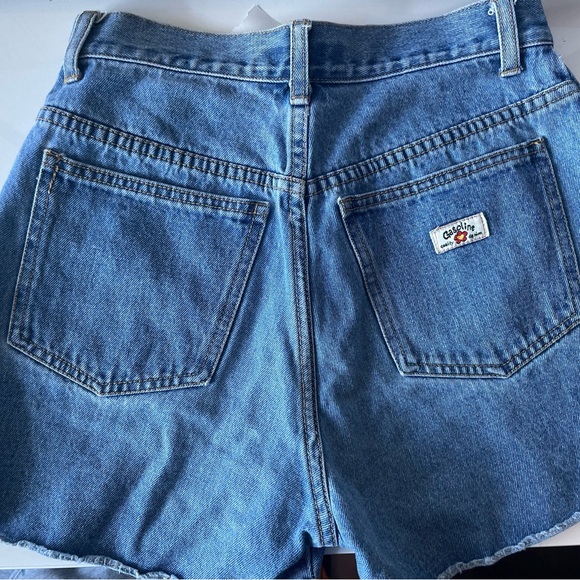 Vintage floral cutoff denim shorts - Picture 4 of 5